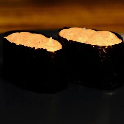 Гункан с тигровой креветкойв Tiki Taki по цене 600 ₽