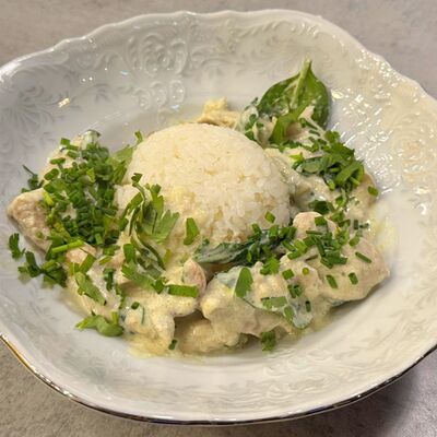 Цыпленок чекмерули с рисом в Pioners по цене 890 ₽