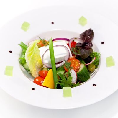Салат Греческий с овечьем сыром в La Terrasse по цене 400 ₽
