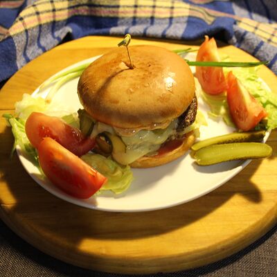 Большой Бургер с курицей в Ямато по цене 682 ₽