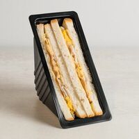 Сэндвич с курицей, беконом и яйцом в Coffeebrain
