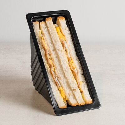 Сэндвич с курицей, беконом и яйцом в Coffeebrain по цене 340 ₽