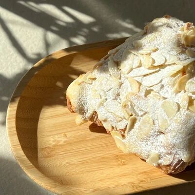 Миндальный круассан в Hello olivia по цене 450 ₽