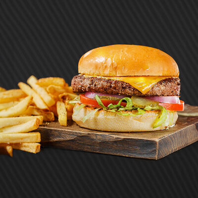 Fridays Чизбургер в TGI FRIDAYS по цене 745 ₽