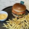 Чикенбургер с картофелем и соусом на выбор в О2 Lounge cafe по цене 650