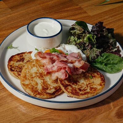 Драники с беконом и сметаной в Cream Soda по цене 550 ₽