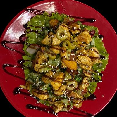Салат овощной с курицей в Карфаген по цене 350 ₽
