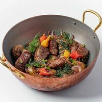 Жареная мраморная говядина и курица с запеченным картофелем в VASILCHUKI ресторан