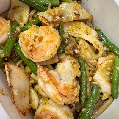 Вок с морепродуктами в соусе манго-чили в Mr.Mao по цене 620 ₽