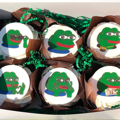 Капкейки с лягушкой Пепе в Tort4u по цене 2340 ₽
