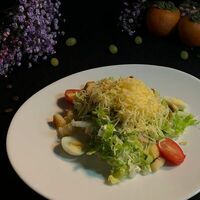 Салат Цезарь с курицей в Берег