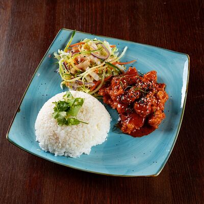 Курица в соусе том ям в Pho'n'Roll по цене 680 ₽