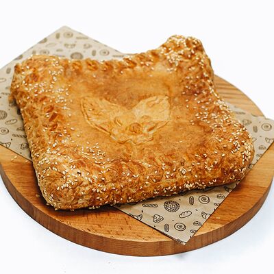 Пирог с курицей слоеный в Хлеб и сласти по цене 355 ₽