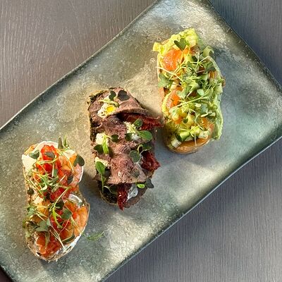 Кростини ассорти в Три Б по цене 1180 ₽