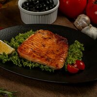 Стейк из форели с икорным соусом в La Veranda