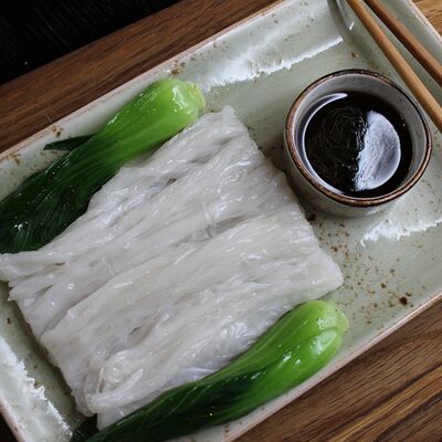 Роллы с соевым соусом в Bamboo по цене 45000 сум