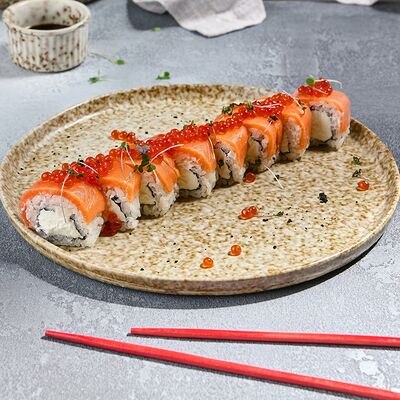 Филадельфия с икрой в Гастробар DOM по цене 680