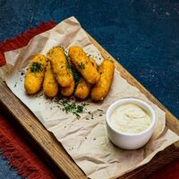 Сырные палочки с соусом Дижон в Бык и море