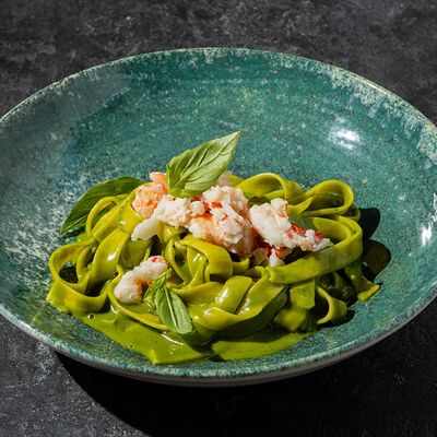 Тельятелле с крабом и соусом из базилика и шпината в Муссон по цене 2050 ₽