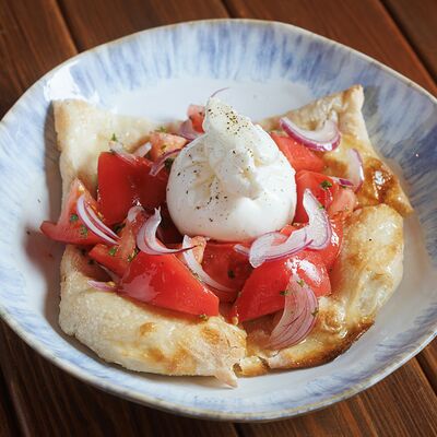 Томаты и фокачча в Первый сырный бар Friends по цене 790 ₽