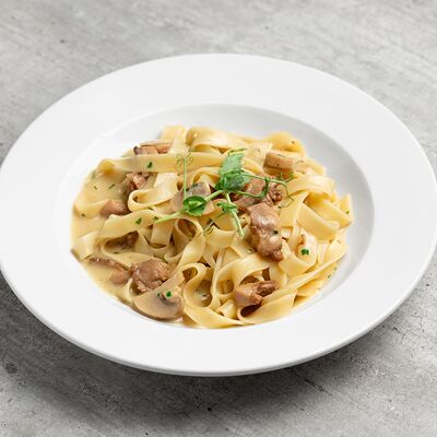 Тальятелле с куриным филе и грибами в Pasta Bar по цене 480 ₽