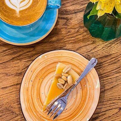 Карамельно-арахисовый чизкейк в Чизкеечная по цене 255 ₽