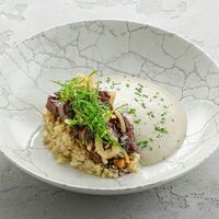 Подкопченный язык с булгуром и грибным муссом в Птичий Двор