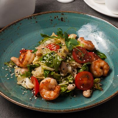 Салат с креветкамив Чайхана по цене 680 ₽