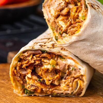 Шаурма с курицей №4 в Пойдем к Толяше по цене 329 ₽