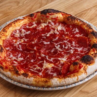 Пицца Пеперони в DVOR гриль-бистро по цене 720 ₽