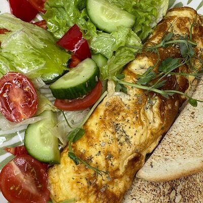 Омлет с моцареллой и овощами в ТоккиПокки по цене 456 ₽