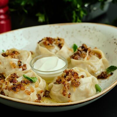 Манты с говядиной и грибным соусом в Port Avenue по цене 1250 ₽