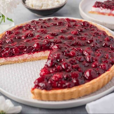 Творожно-вишневый тарт в Время пирогов по цене 1100 ₽