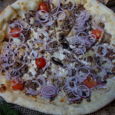 Пицца с фаршем из мраморной говядины в Угли по цене 840 ₽