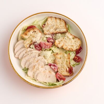 Салат цезарь с курицей в Кофе Крафт по цене 540 ₽