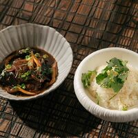 Томленые говяжьи щечки в мясном бульонев Asian Hands