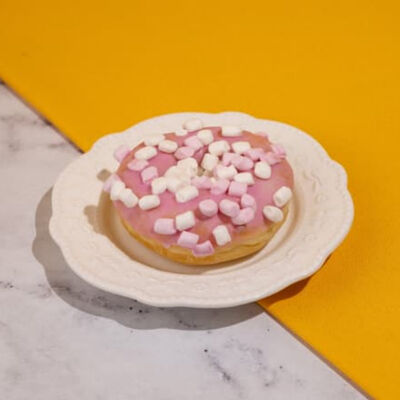 Донат розовый с маршмеллоу в Пекарня Буханка по цене 175 ₽