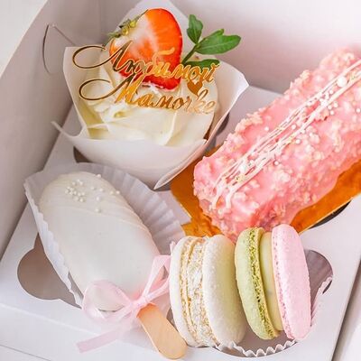 Набор из 5 десертов на День Мамы в Мамин Cake по цене 1800 ₽