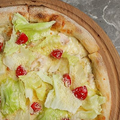 Пицца Цезарь в FRIENDLOUNGE по цене 740 ₽