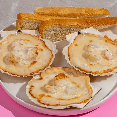 Запечённые гребешки в соусе Том Кха в Studio по цене 1150 ₽