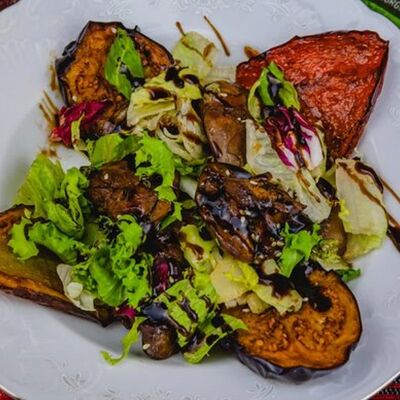 Теплый салат с куриной печенью в Алубали - вкус Грузии по цене 890 ₽