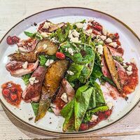 Салат с уткой и грушей, с соусом из ягод гуми в Рабарбар