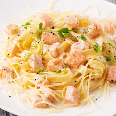 Феттуччини с лососем в Кофейня на Остоженке по цене 1230 ₽