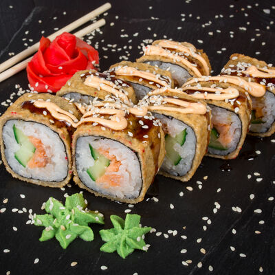 Ролл Темпура Спайси с лососем в Аквасуши по цене 359