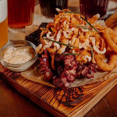 Большая доска пивныx закусок в Паб 13 по цене 899 ₽