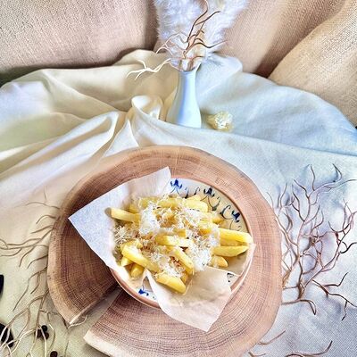 Картофель фри с пармезаном в Джоли по цене 280 ₽