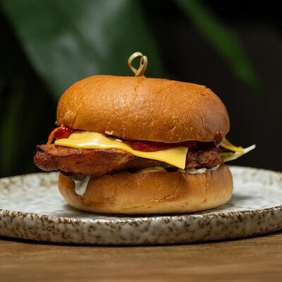 Куриный бургер БарТо в БарТо по цене 977 ₽