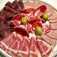 Мясное ассорти в Магадан