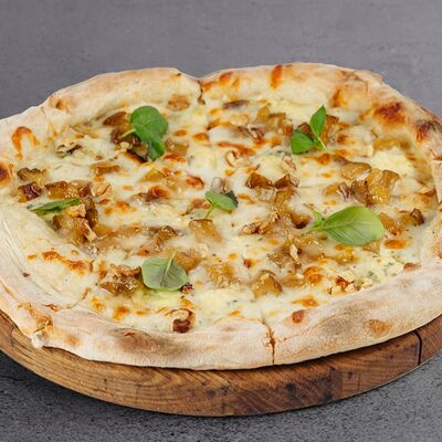 Пицца с грушей и горгонзолой в В угли по цене 710 ₽