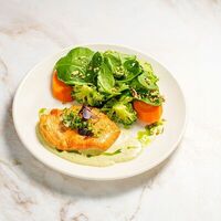 Курица на пару с овощами в сливочно-песто соусе в Бинхартс